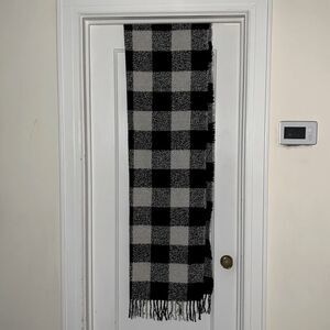 American Eagle black / white buffalo plaid XL textured blanket scarf NWT